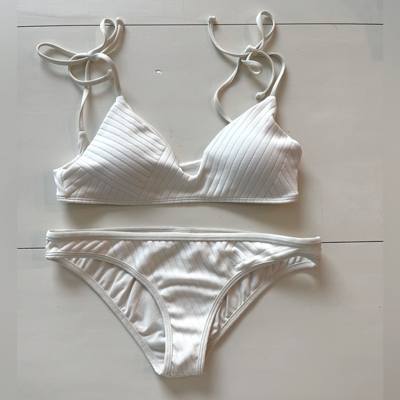 L*SPACE Bikini 2pcs-‘CrossroadsTextured’ Daisy Top & Cosmo Bottom - Picture 6 of 10